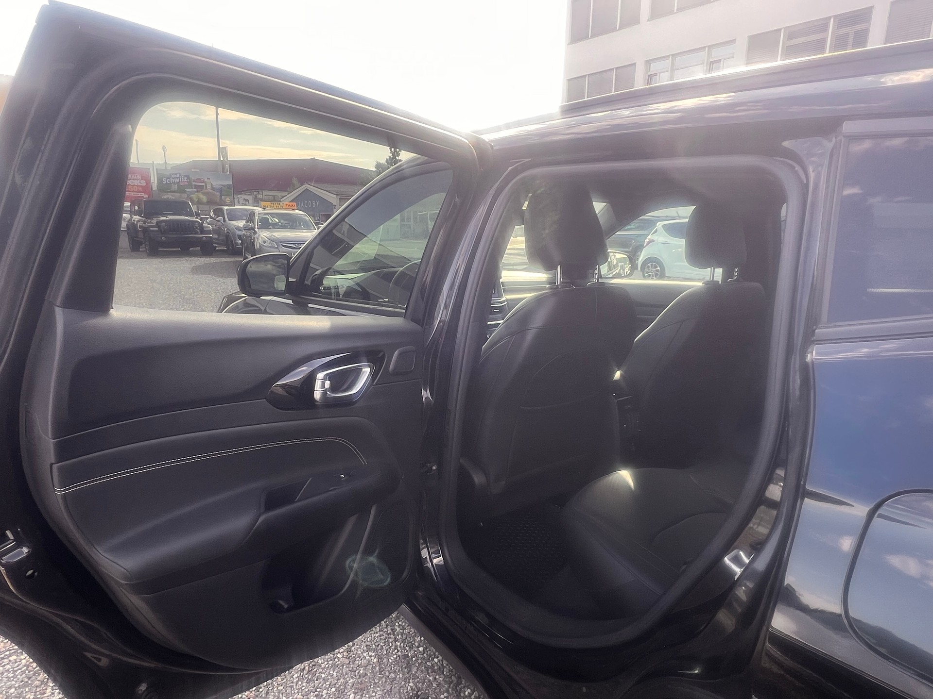 JEEP Compass 1.3 T PHEV S AWD-image-10