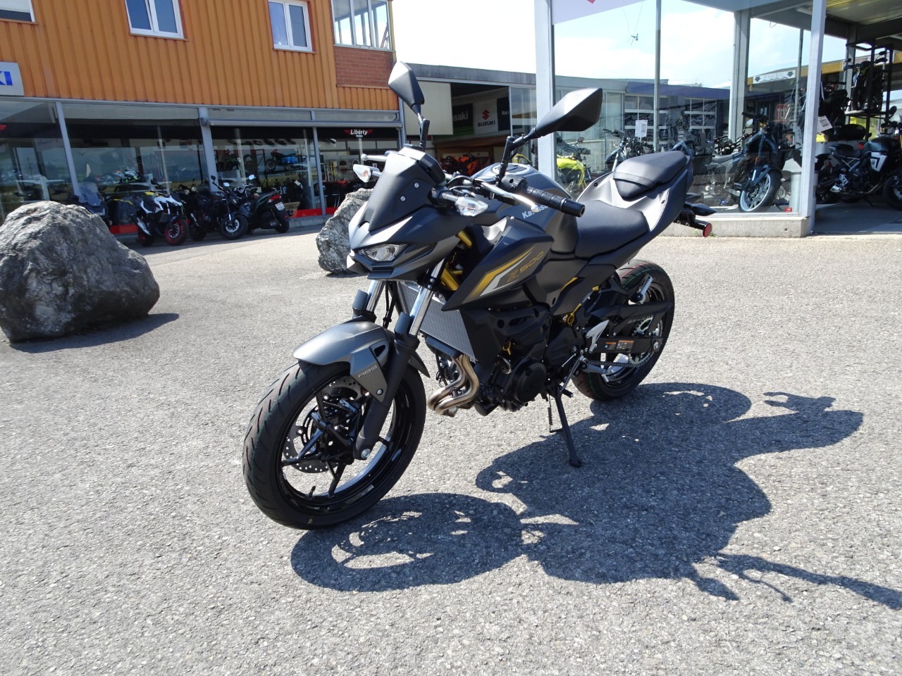 KAWASAKI Z 500-showroom-element-3