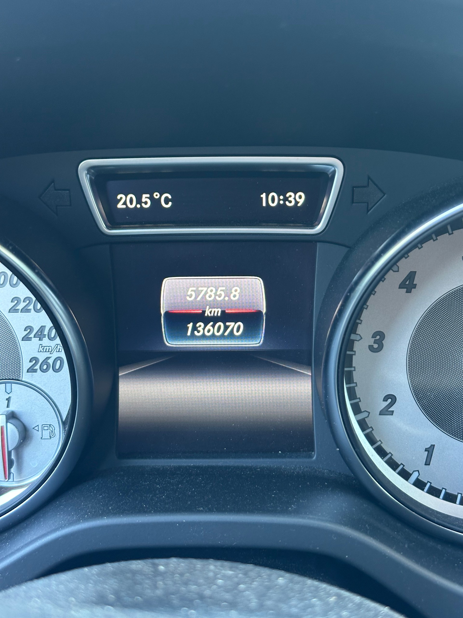 MERCEDES-BENZ GLA 250-image-4