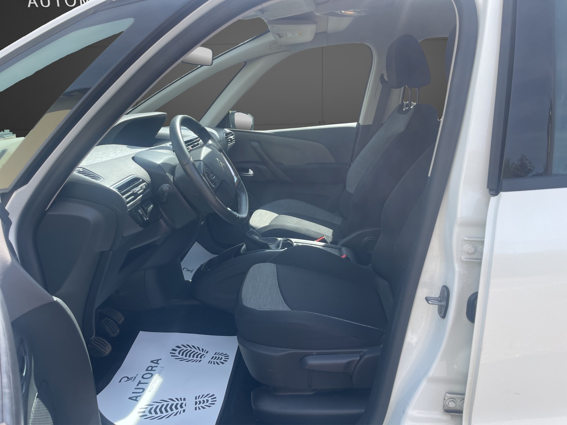 CITROEN C4 Picasso 1.6i 16V Attraction-image-5