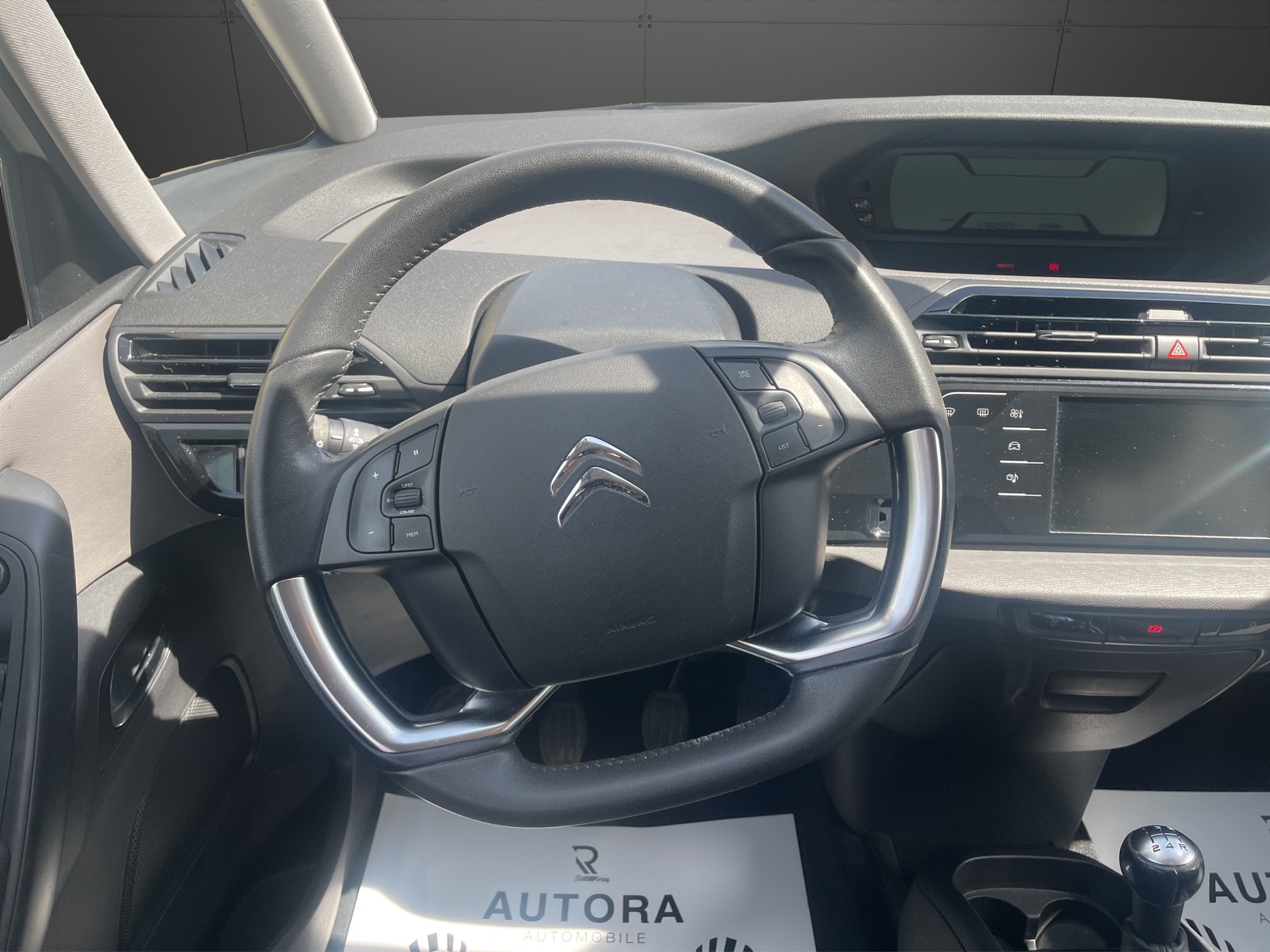 CITROEN C4 Picasso 1.6i 16V Attraction-image-6