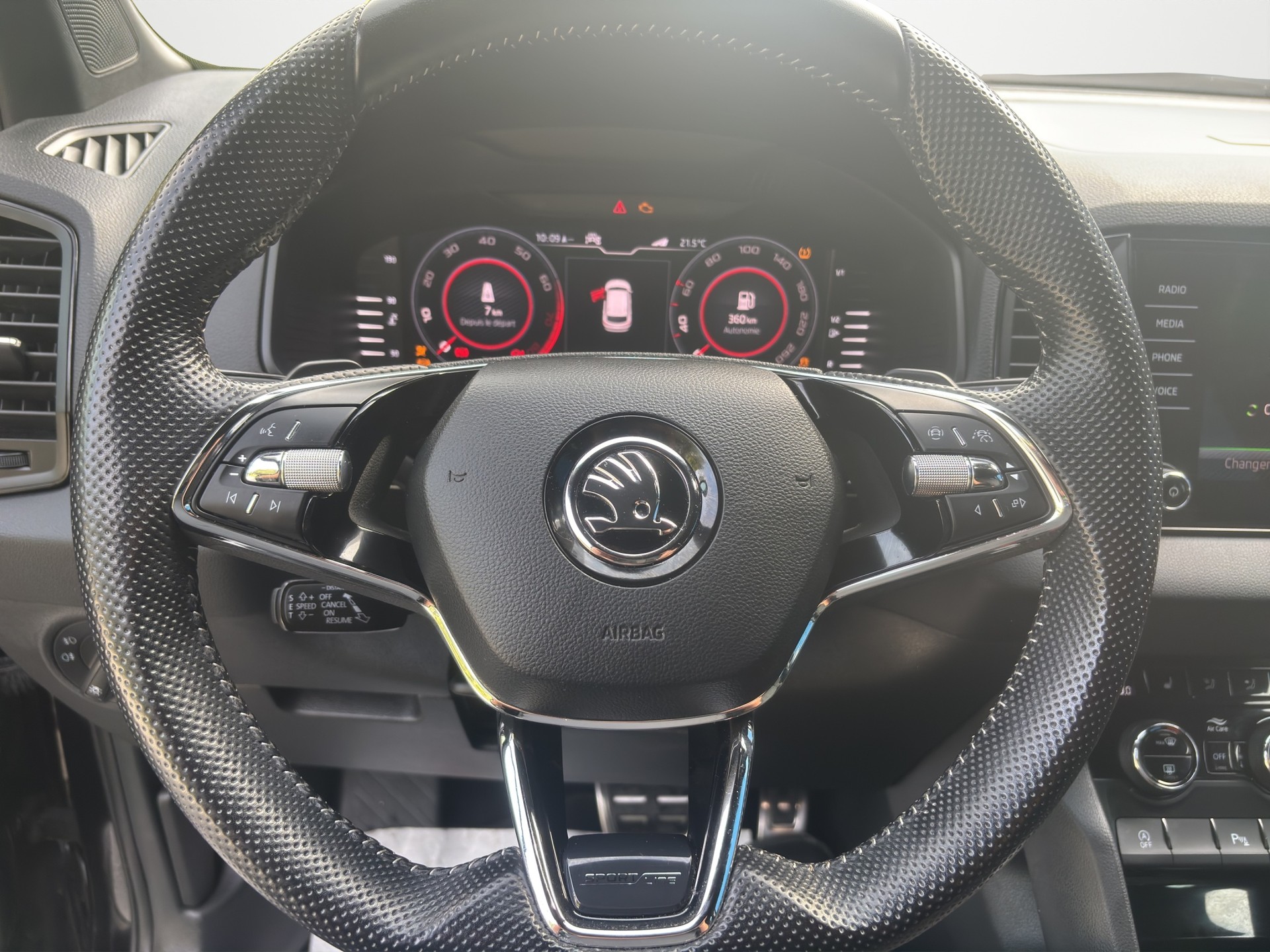 SKODA Karoq 1.5 TSI ACT SportLine DSG-image-9