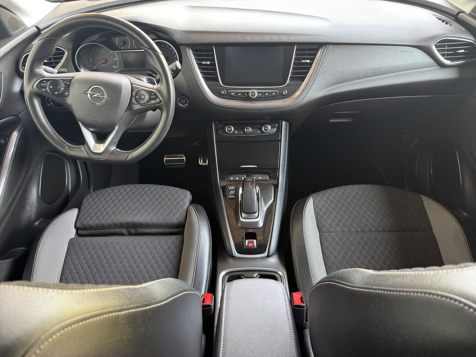 OPEL Grandland X 1.6 Hybrid4 Excellence Automatik-image-8