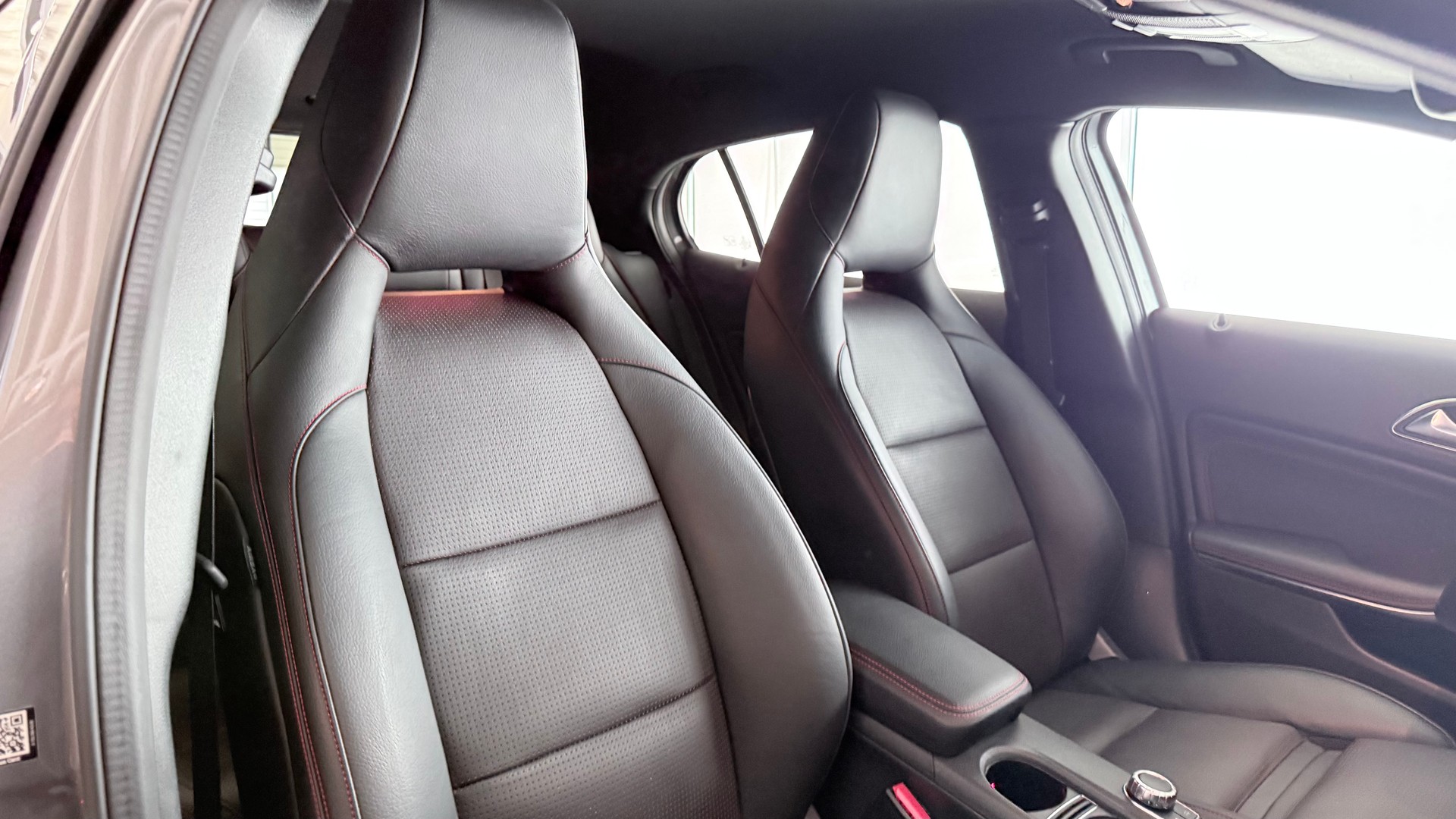 MERCEDES-BENZ GLA 250 AMG Line 4m-image-25