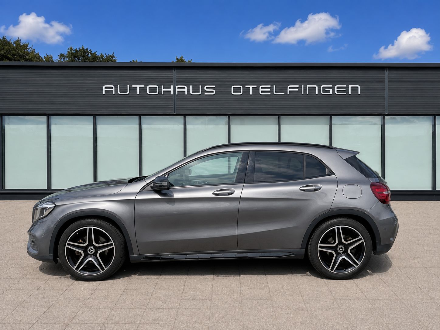 MERCEDES-BENZ GLA 250 AMG Line 4m-image-0