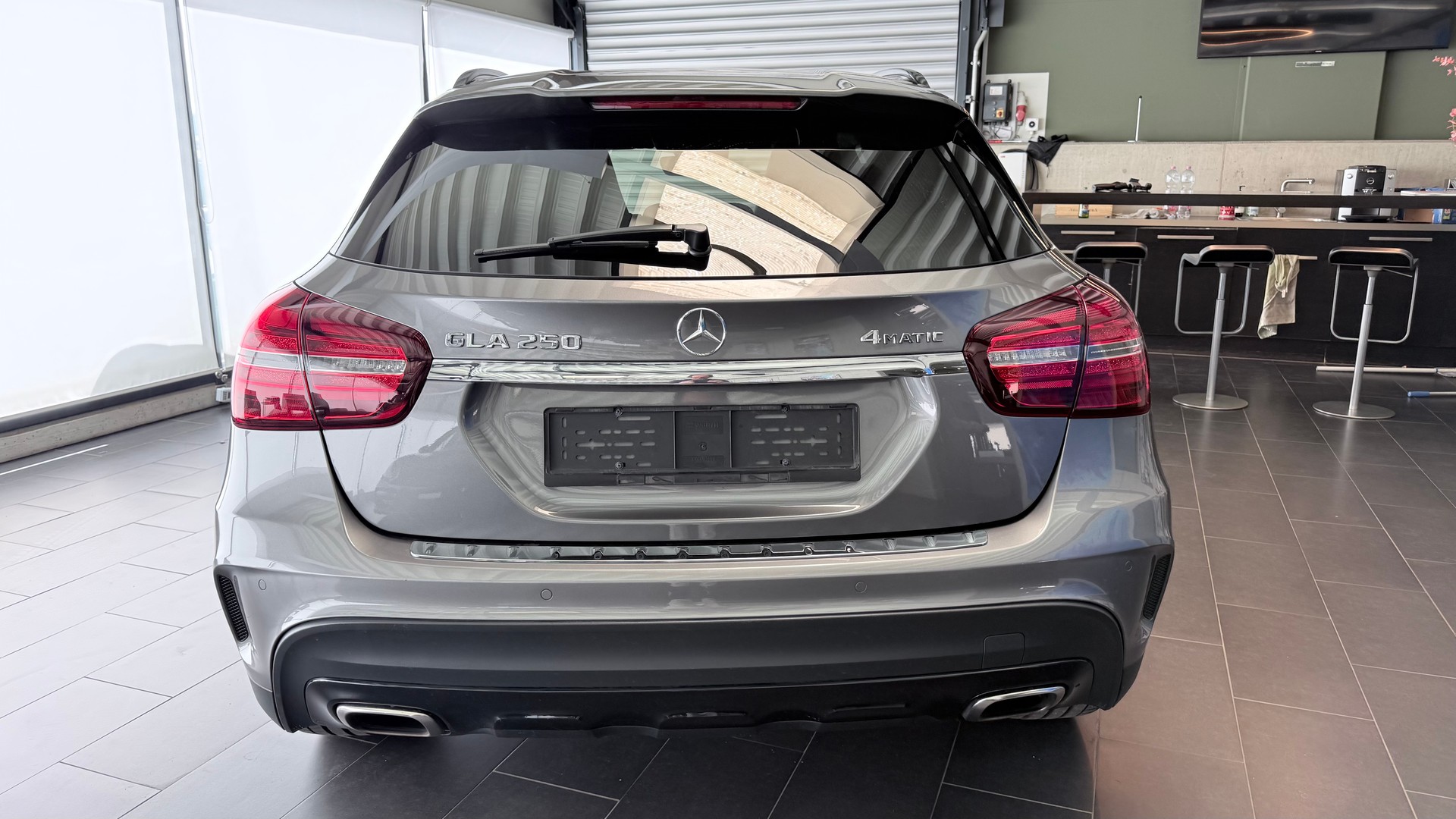 MERCEDES-BENZ GLA 250 AMG Line 4m-image-21