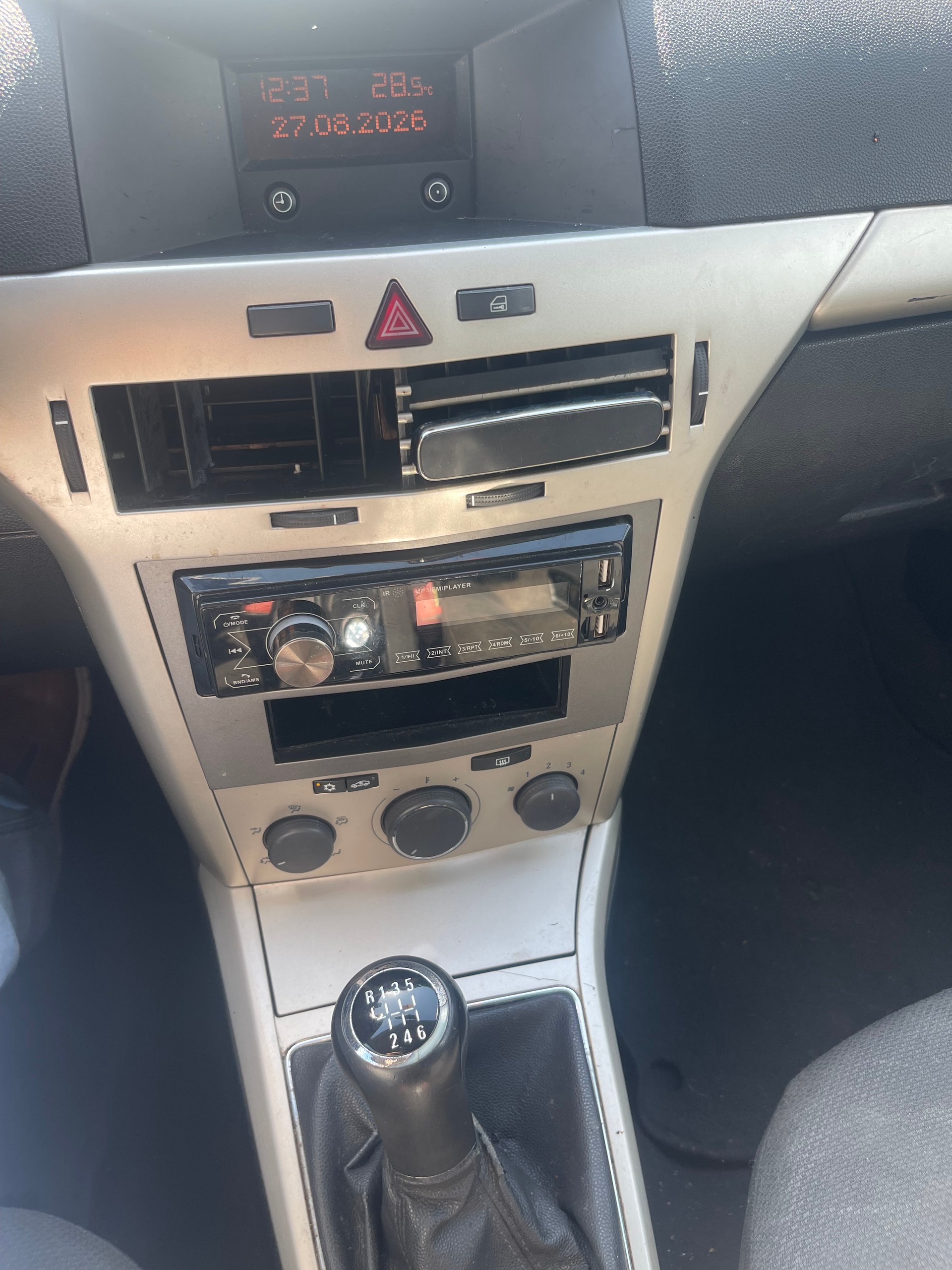 OPEL Astra Caravan 1.9 CDTi Enjoy-image-4