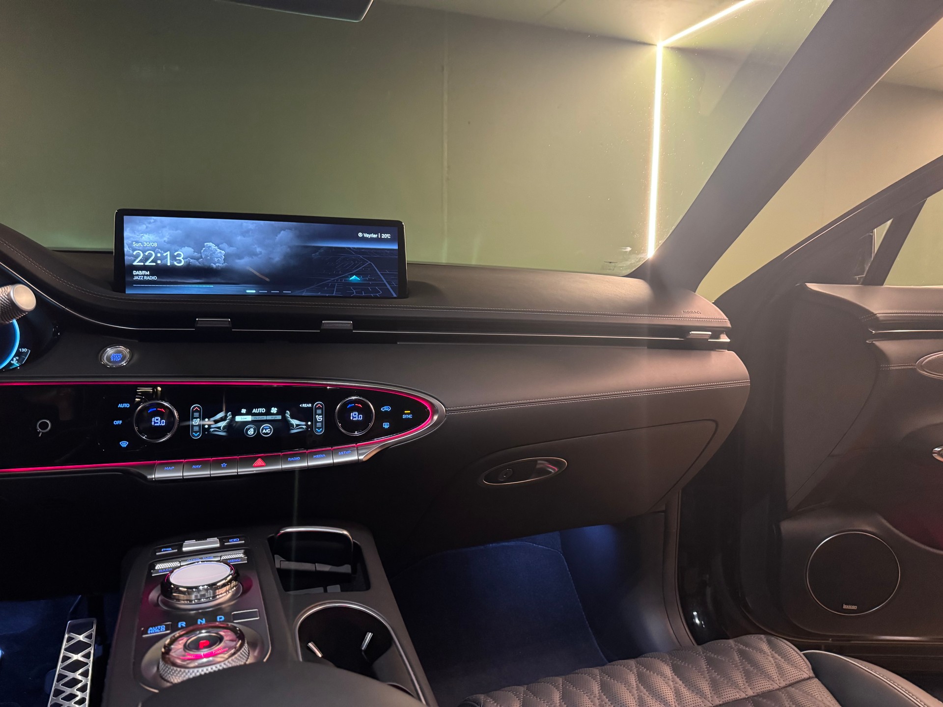 GENESIS 2.5T Sport full option-image-9