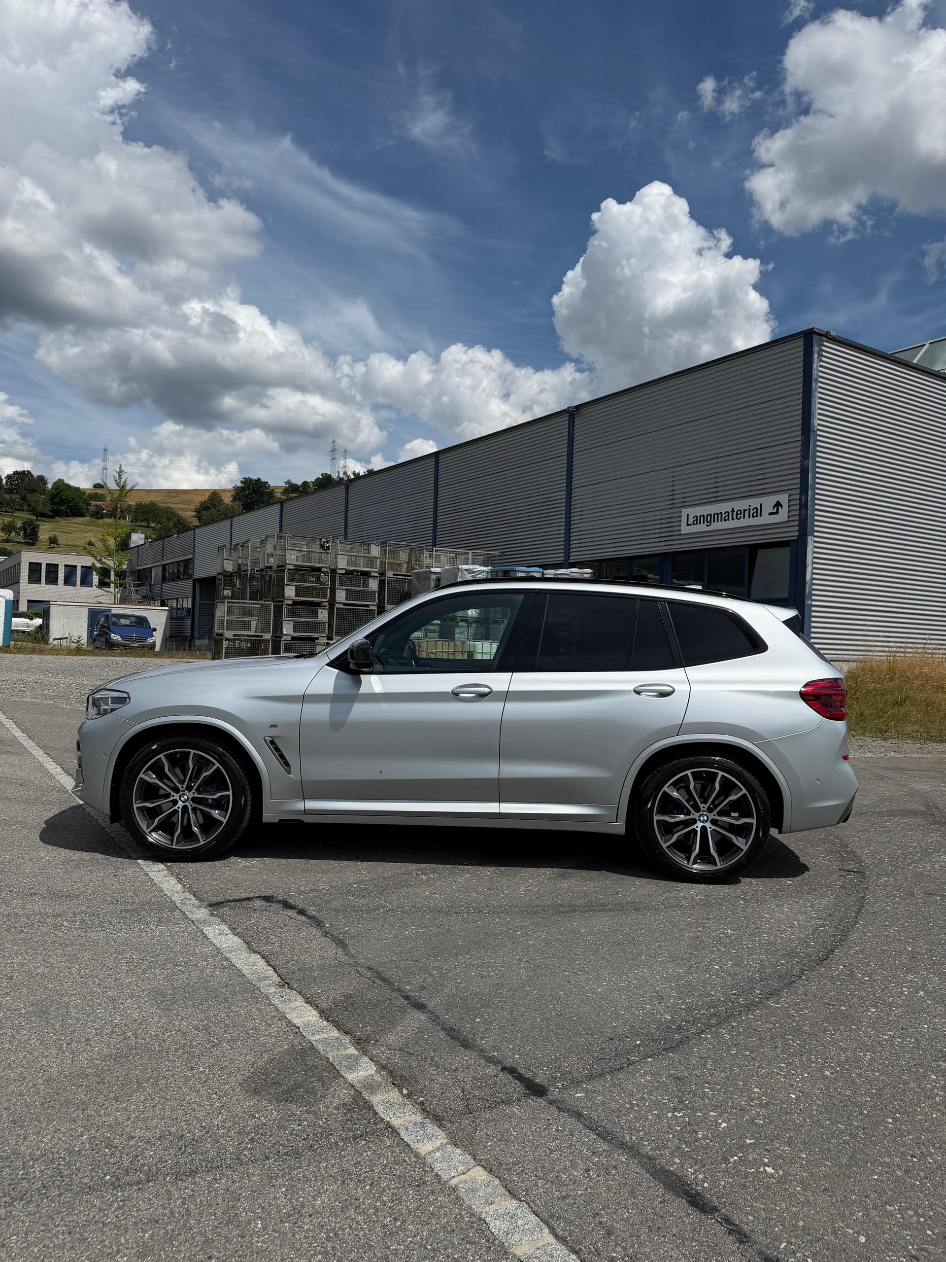 BMW M40i-image-2