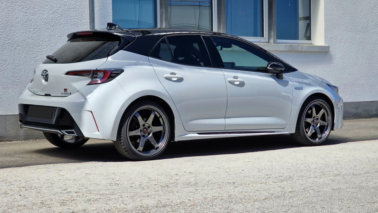 TOYOTA Corolla 2.0 HSD GR-S e-CVT-image-2