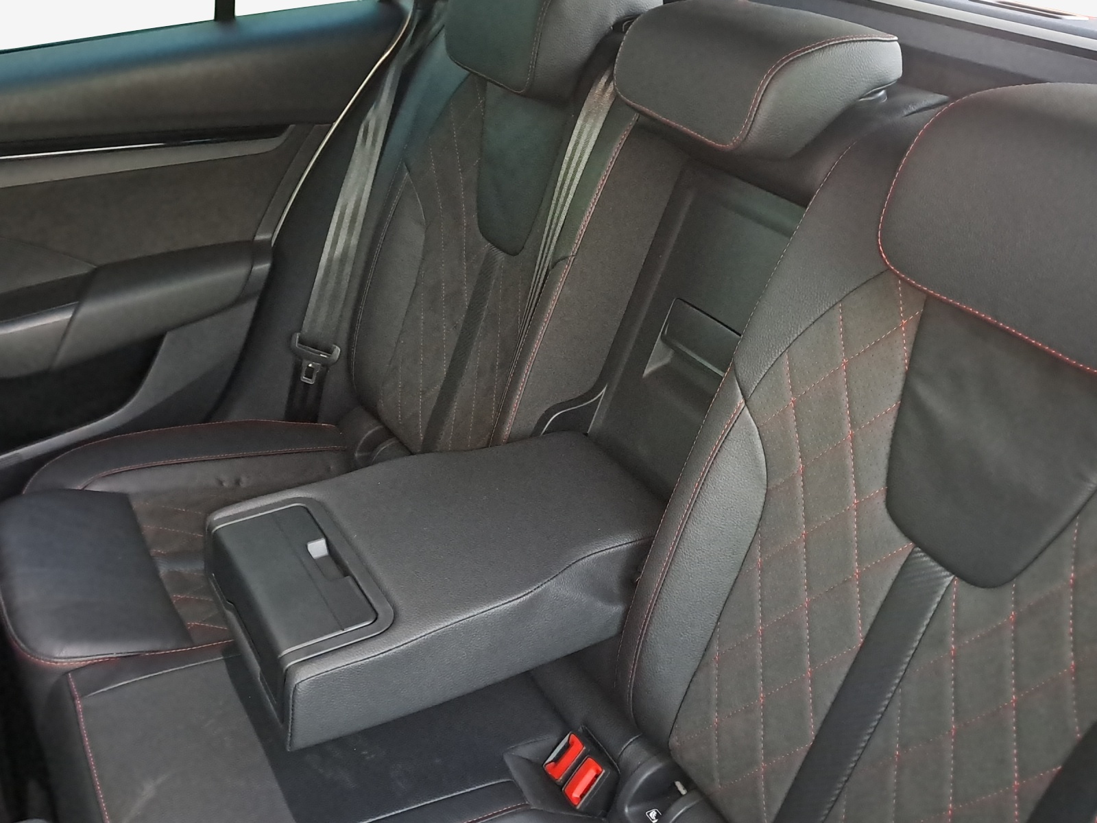 SKODA Octavia Combi 2.0 TSI DSG RS-image-11