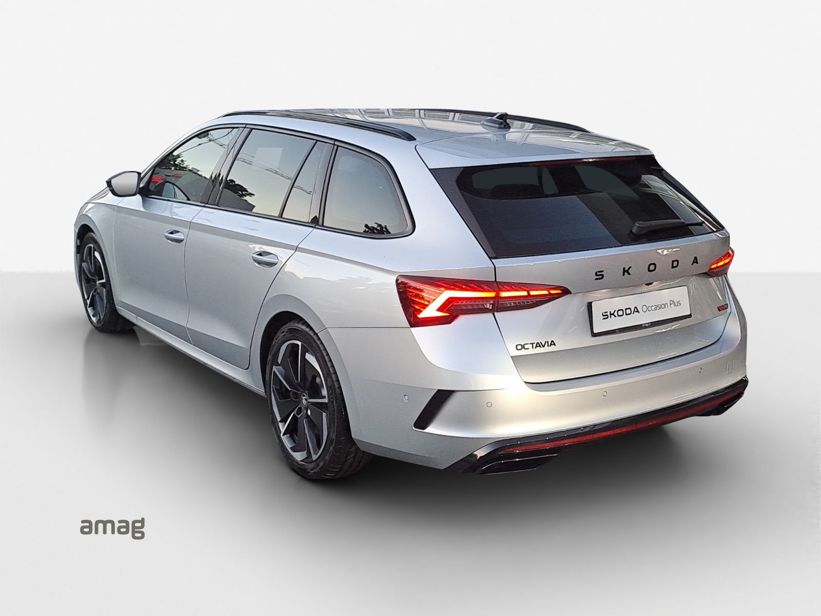 SKODA Octavia Combi 2.0 TSI DSG RS-image-2