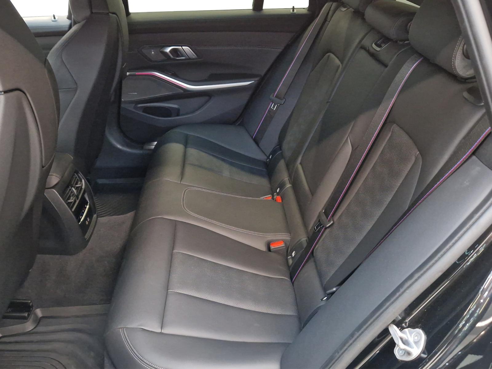 BMW M3 Competition M xDrive Touring-image-19