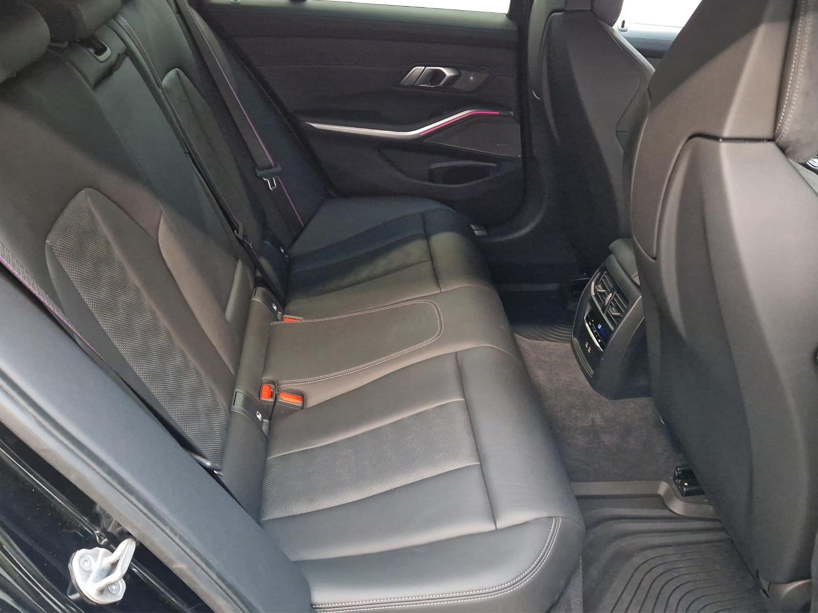 BMW M3 Competition M xDrive Touring-image-19