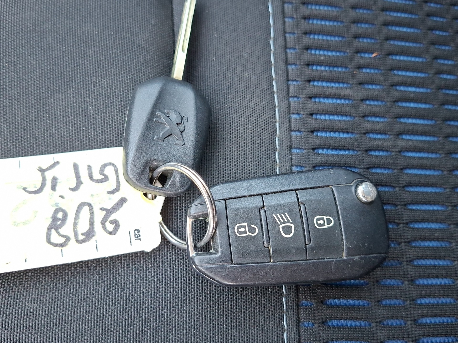 PEUGEOT 208 1.6 VTI Allure-image-12
