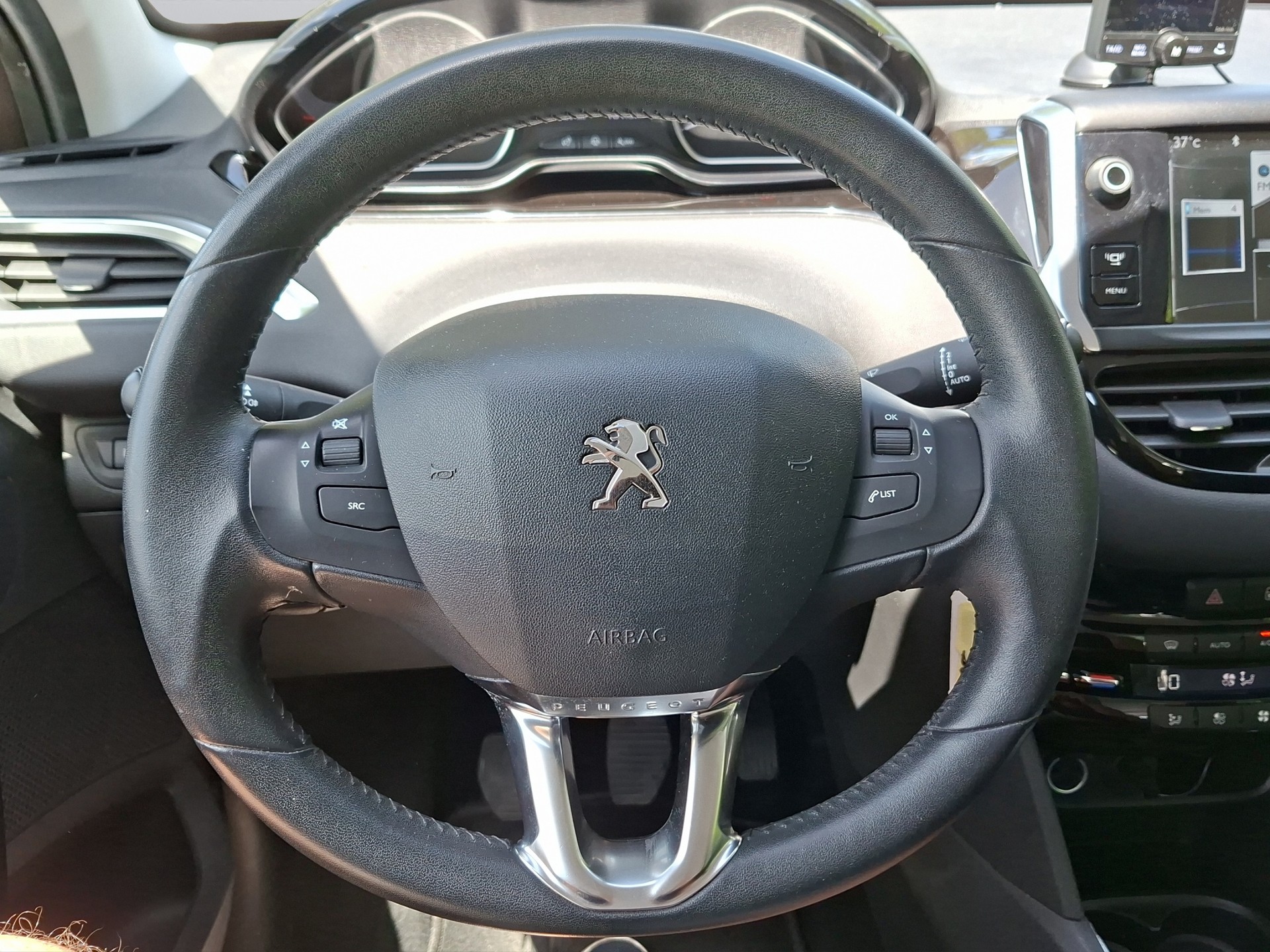 PEUGEOT 208 1.6 VTI Allure-image-9