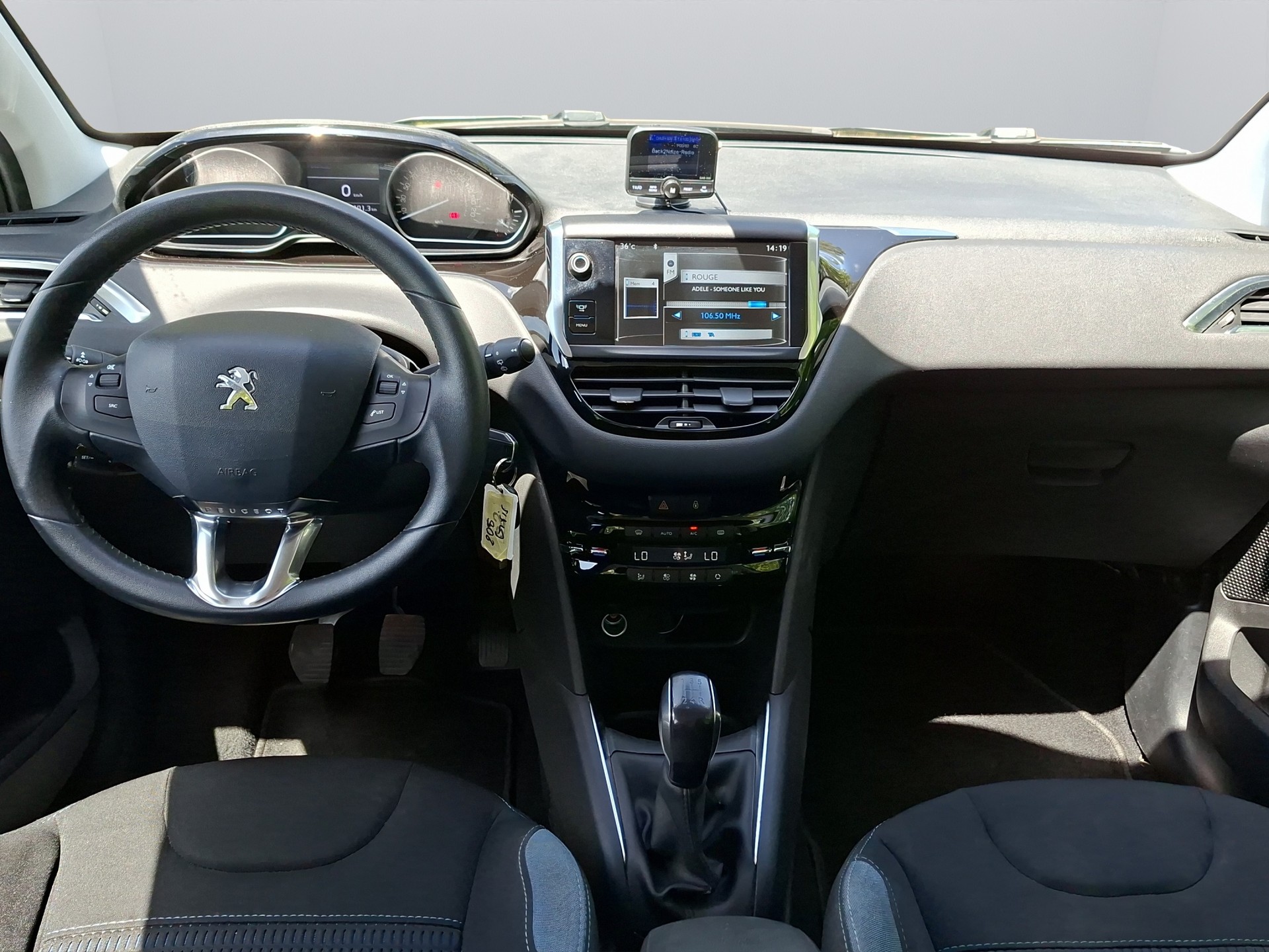 PEUGEOT 208 1.6 VTI Allure-image-11