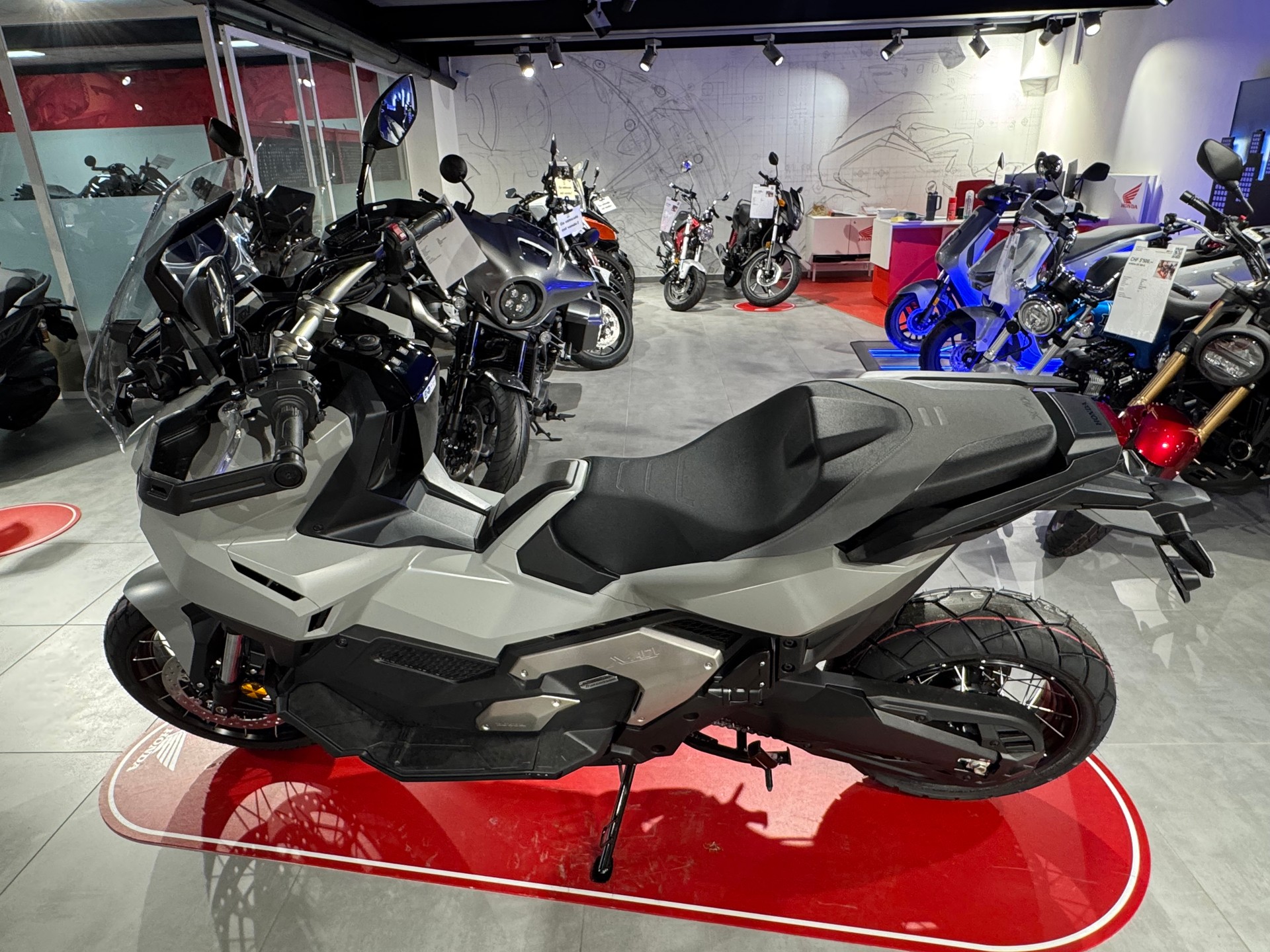 HONDA X-ADV 750-image-4
