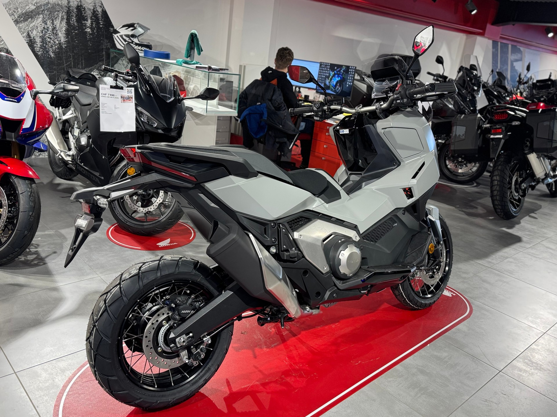 HONDA X-ADV 750-showroom-element-2