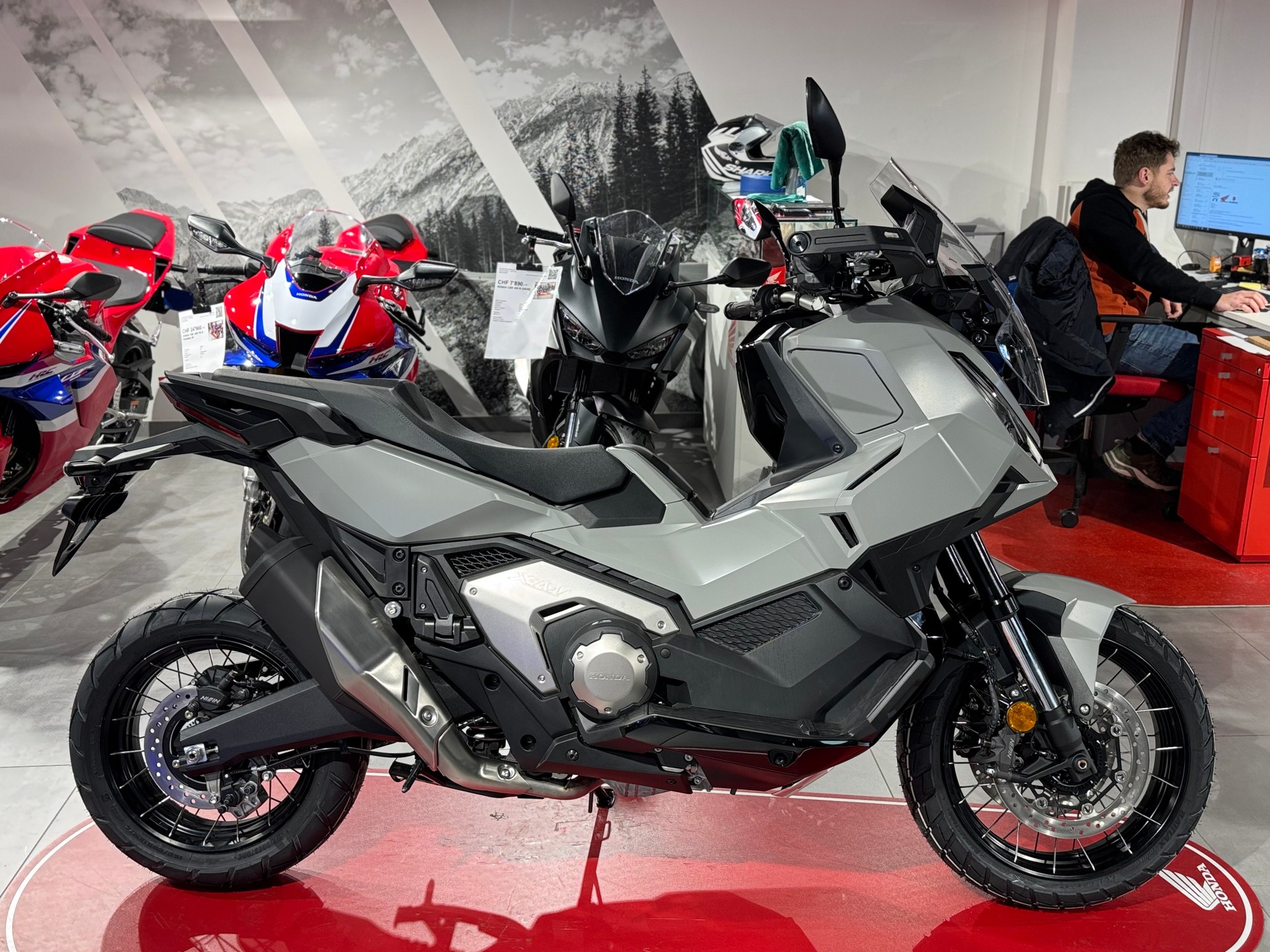 HONDA X-ADV 750-showroom-element-1