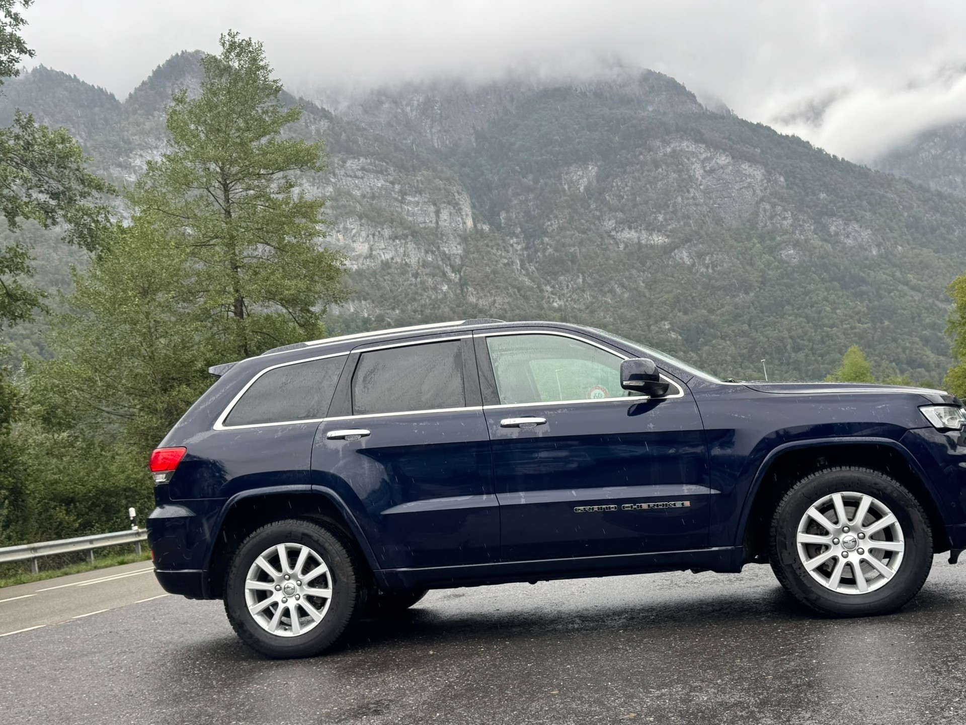 JEEP Grand Cherokee 3.0 CRD Limited Automatic-image-2