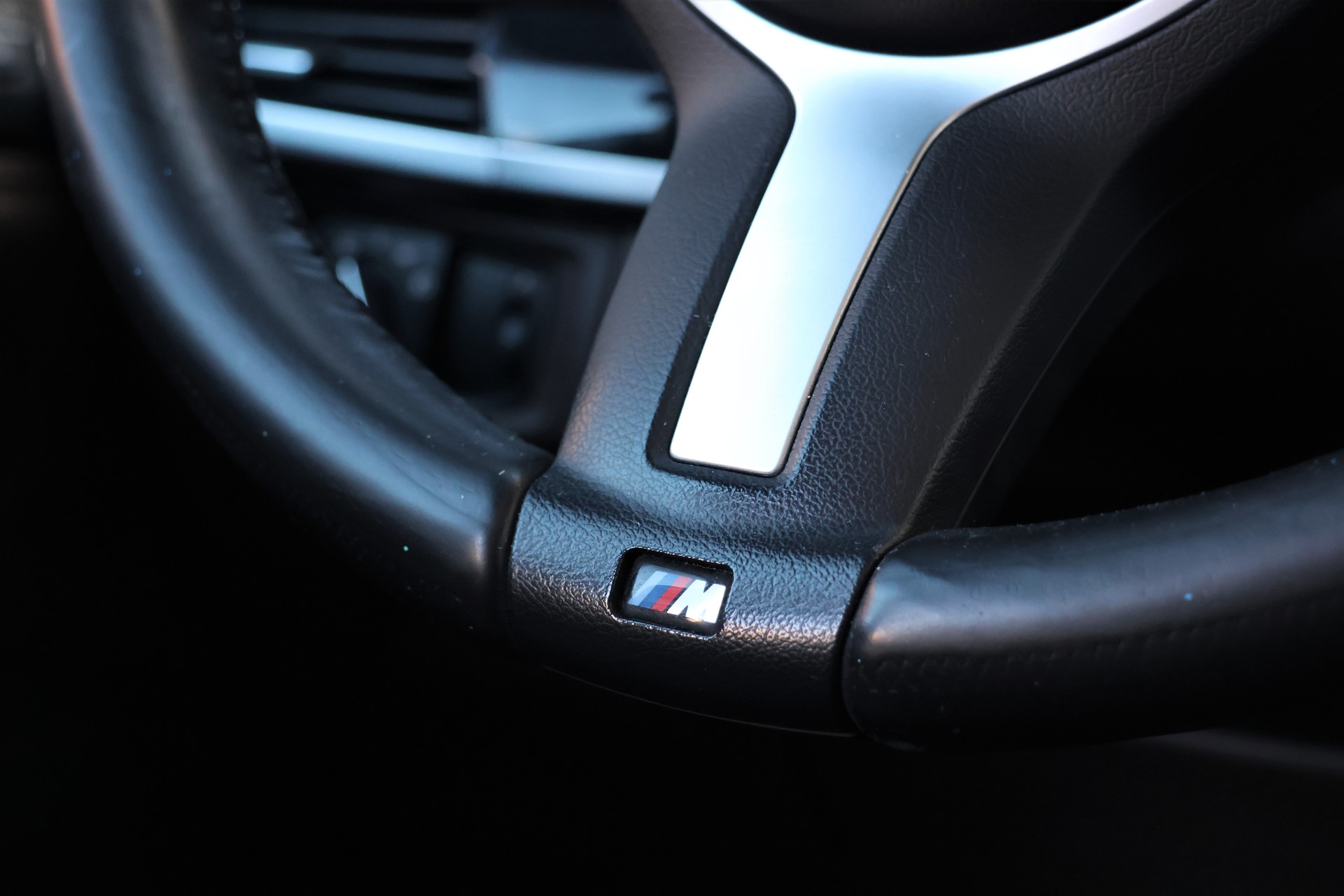 BMW X5 xDrive M50d Steptronic (CH) + 3.5T AHK-image-17