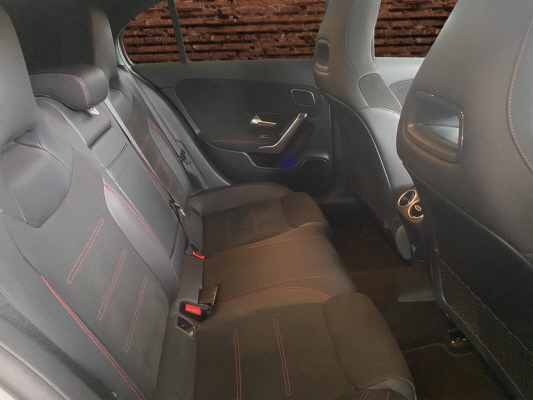MERCEDES-BENZ A 250 AMG Line 4Matic-image-12