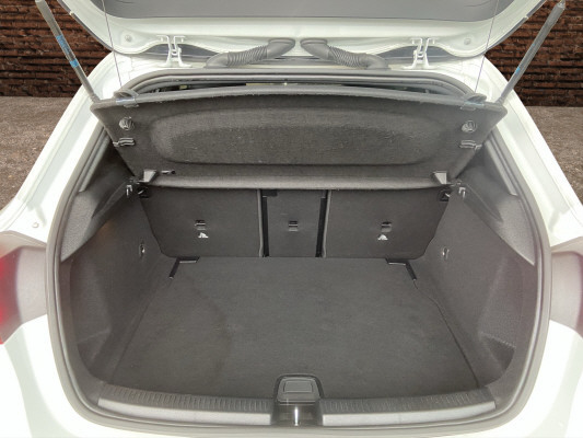 MERCEDES-BENZ A 250 AMG Line 4Matic-image-6