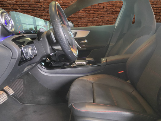 MERCEDES-BENZ A 250 AMG Line 4Matic-image-10
