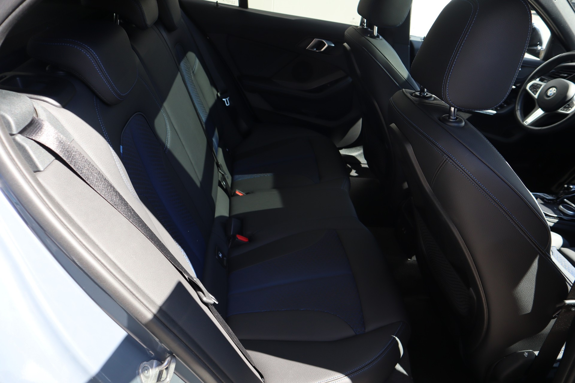 BMW 120d xDrive M Sportpaket Panoramaglasdach 4x4 Euro6-image-5