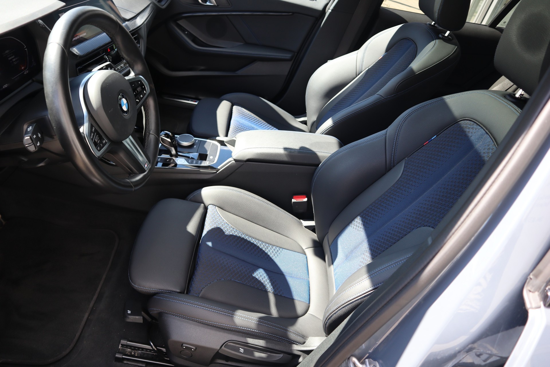 BMW 120d xDrive M Sportpaket Panoramaglasdach 4x4 Euro6-image-6