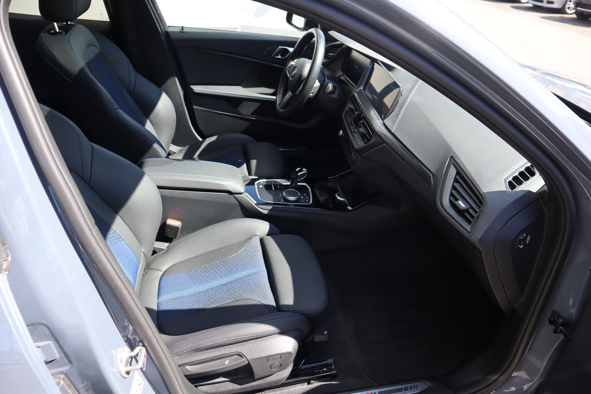 BMW 120d xDrive M Sportpaket Panoramaglasdach 4x4 Euro6-image-4