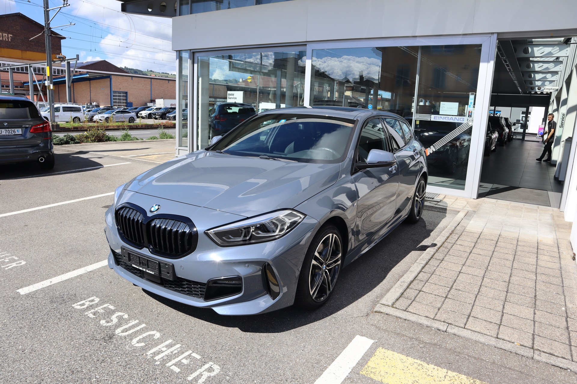 BMW 120d xDrive M Sportpaket Panoramaglasdach 4x4 Euro6-image-2