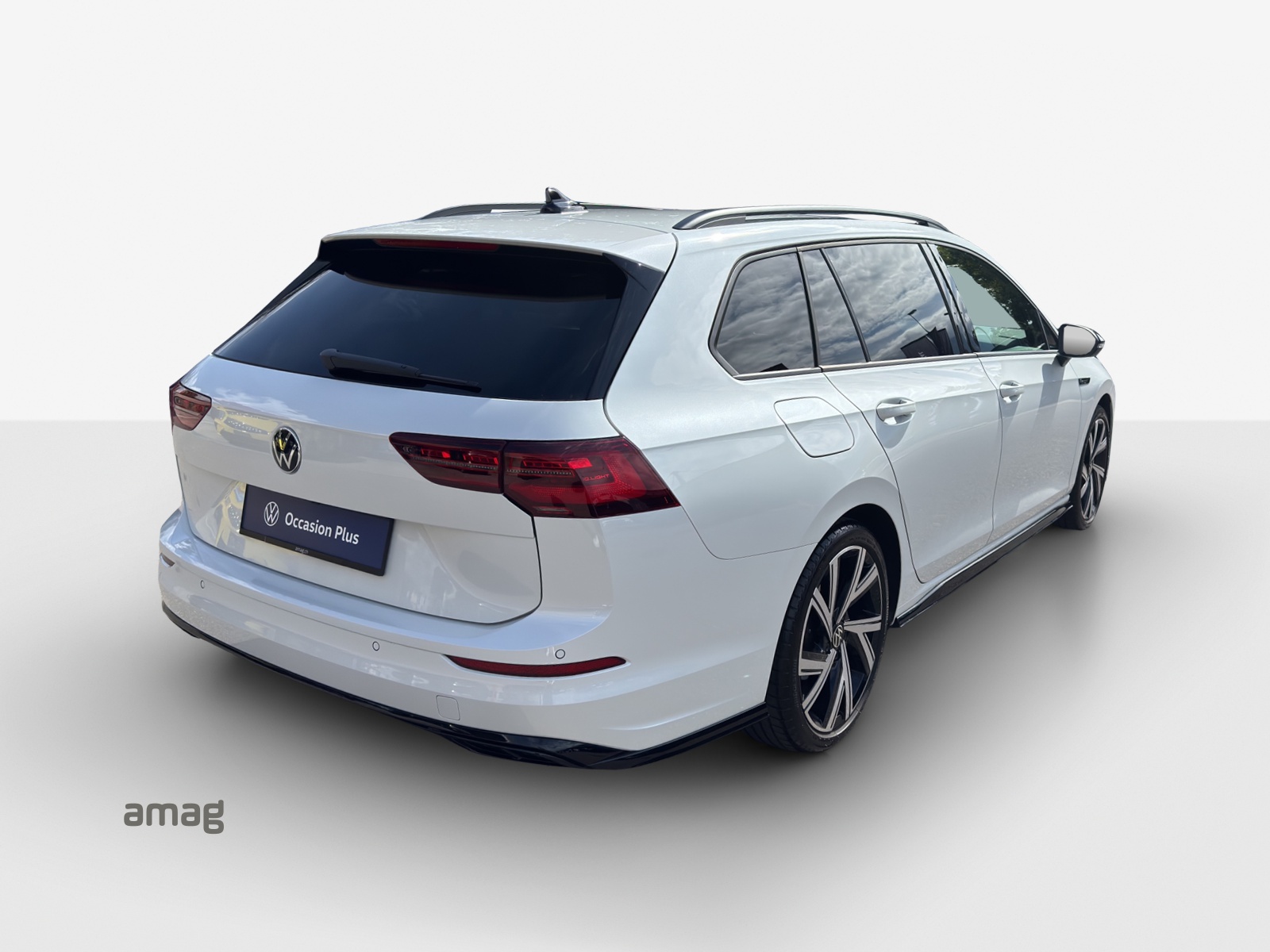 VW Golf Variant 2.0 TSI R-Line DSG 4Motion-image-4