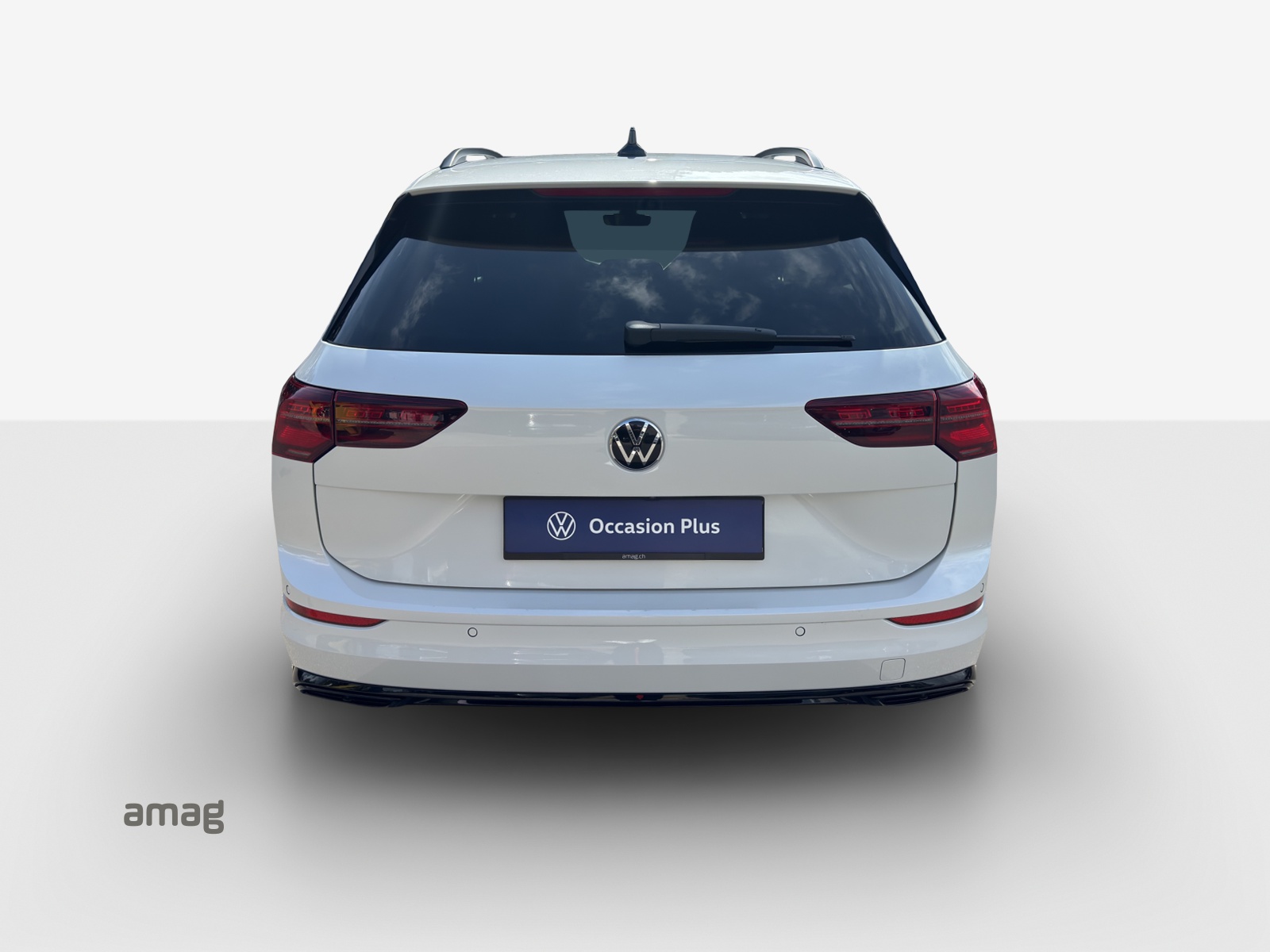 VW Golf Variant 2.0 TSI R-Line DSG 4Motion-image-3