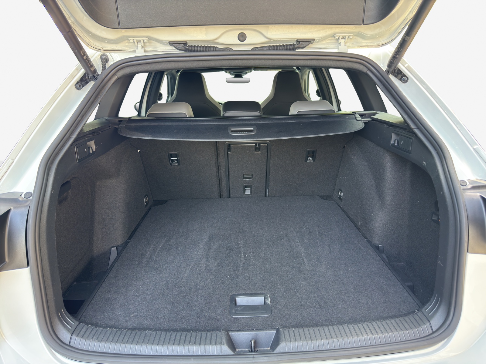 VW Golf Variant 2.0 TSI R-Line DSG 4Motion-image-12