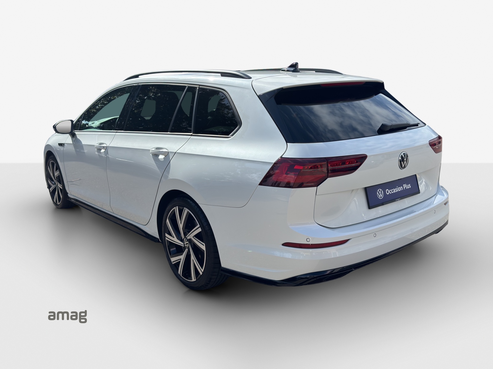 VW Golf Variant 2.0 TSI R-Line DSG 4Motion-image-2