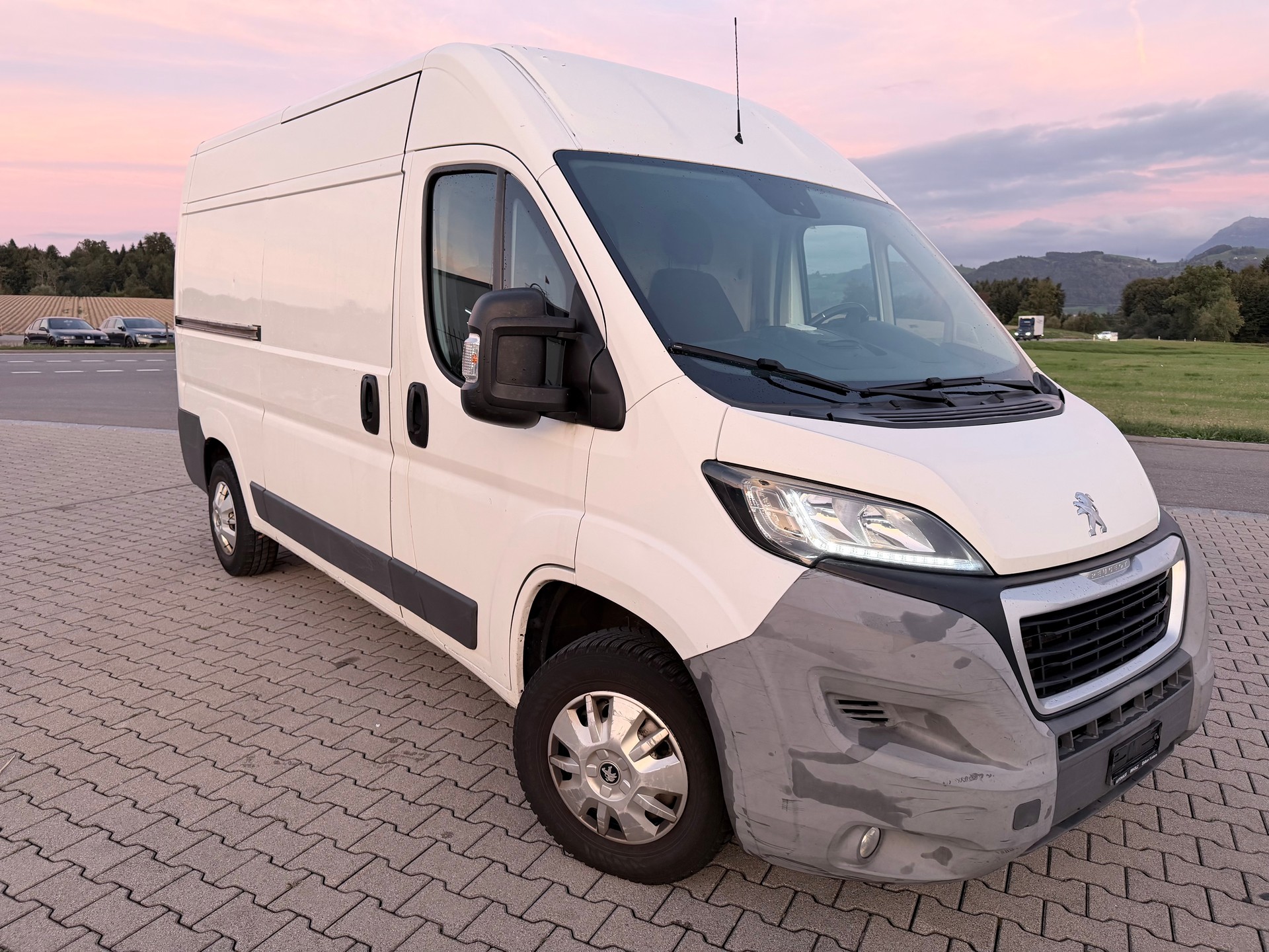 PEUGEOT Boxer 2.2 HDI 333 Active L2H2-image-1