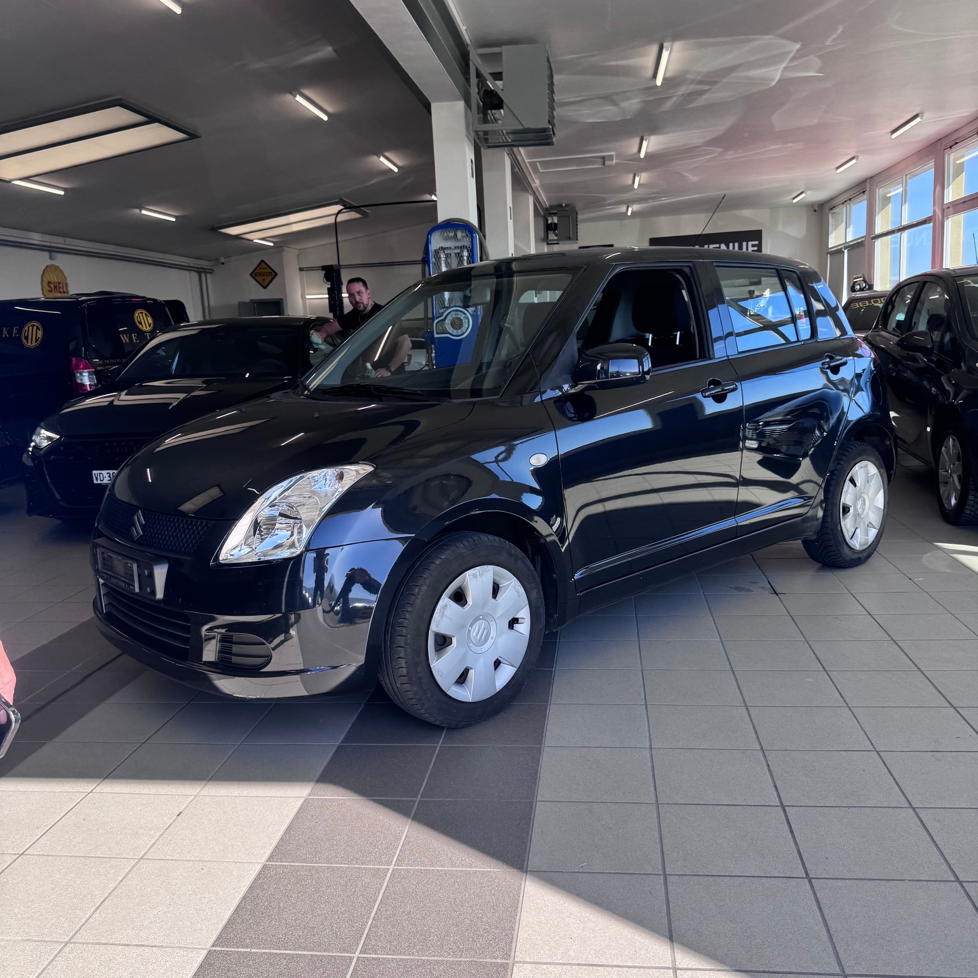 SUZUKI Swift 1.3i 16V GL Top 4x4-image-9