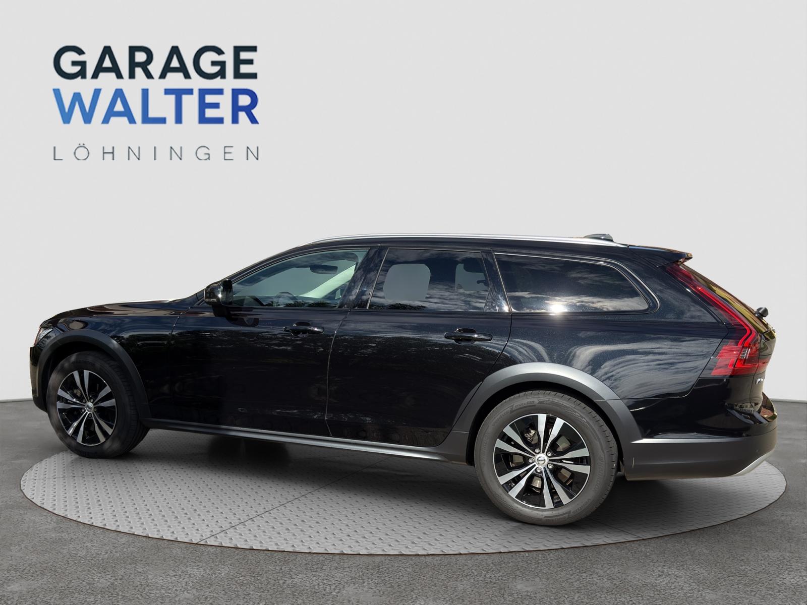 VOLVO V90 Cross Country B5 Diesel MHD Momentum AWD Geartronic-image-2