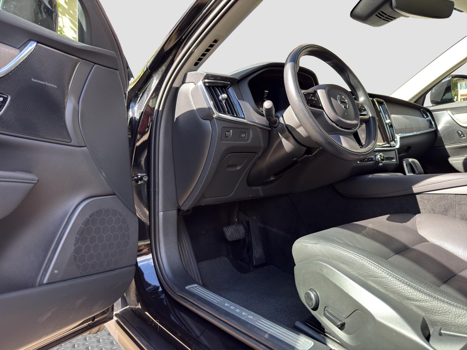 VOLVO V90 Cross Country B5 Diesel MHD Momentum AWD Geartronic-image-9