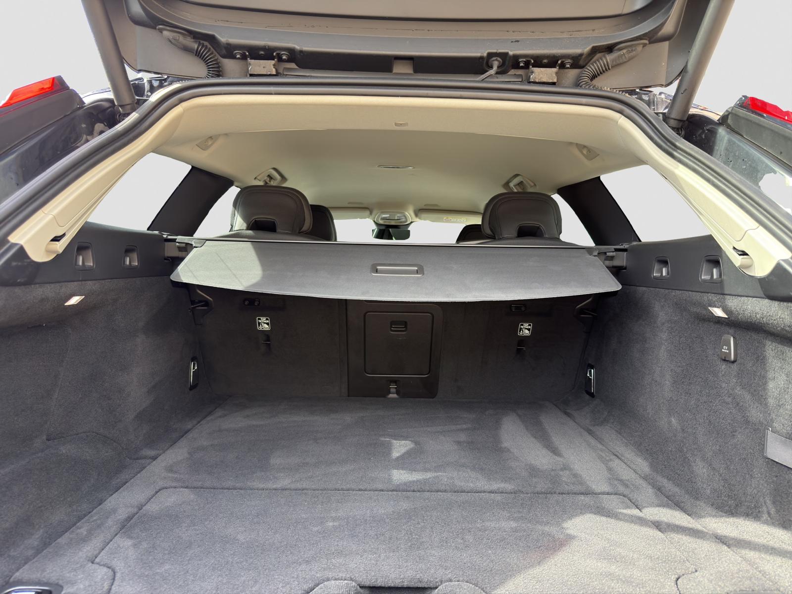 VOLVO V90 Cross Country B5 Diesel MHD Momentum AWD Geartronic-image-14