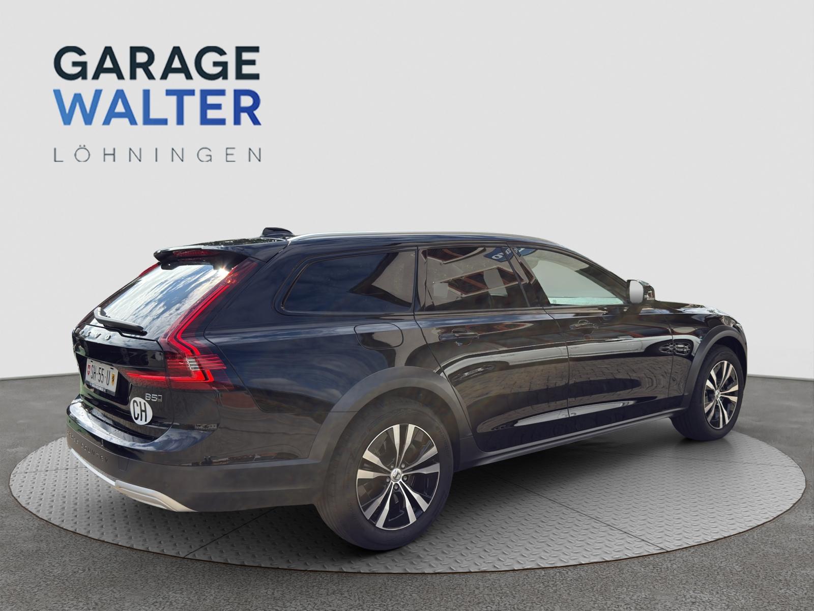 VOLVO V90 Cross Country B5 Diesel MHD Momentum AWD Geartronic-image-3