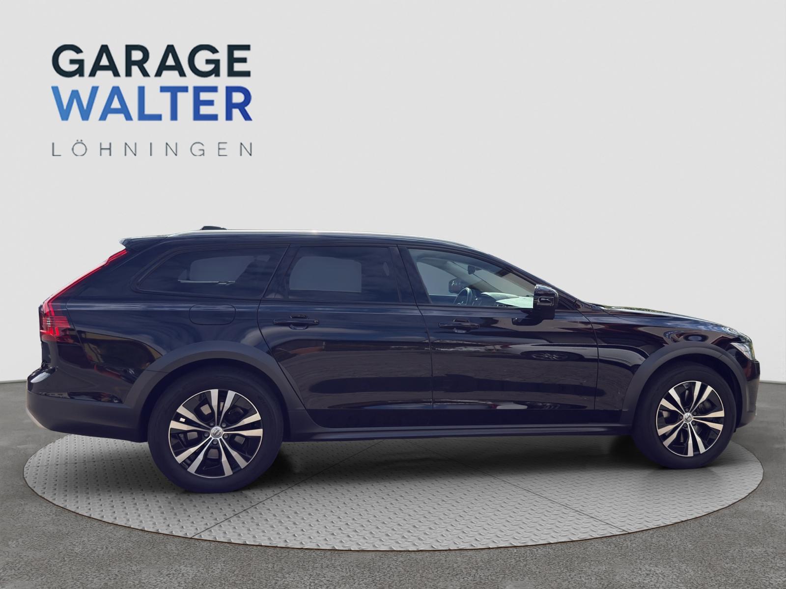 VOLVO V90 Cross Country B5 Diesel MHD Momentum AWD Geartronic-image-4