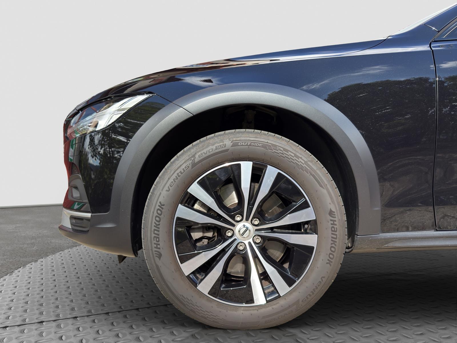 VOLVO V90 Cross Country B5 Diesel MHD Momentum AWD Geartronic-image-15