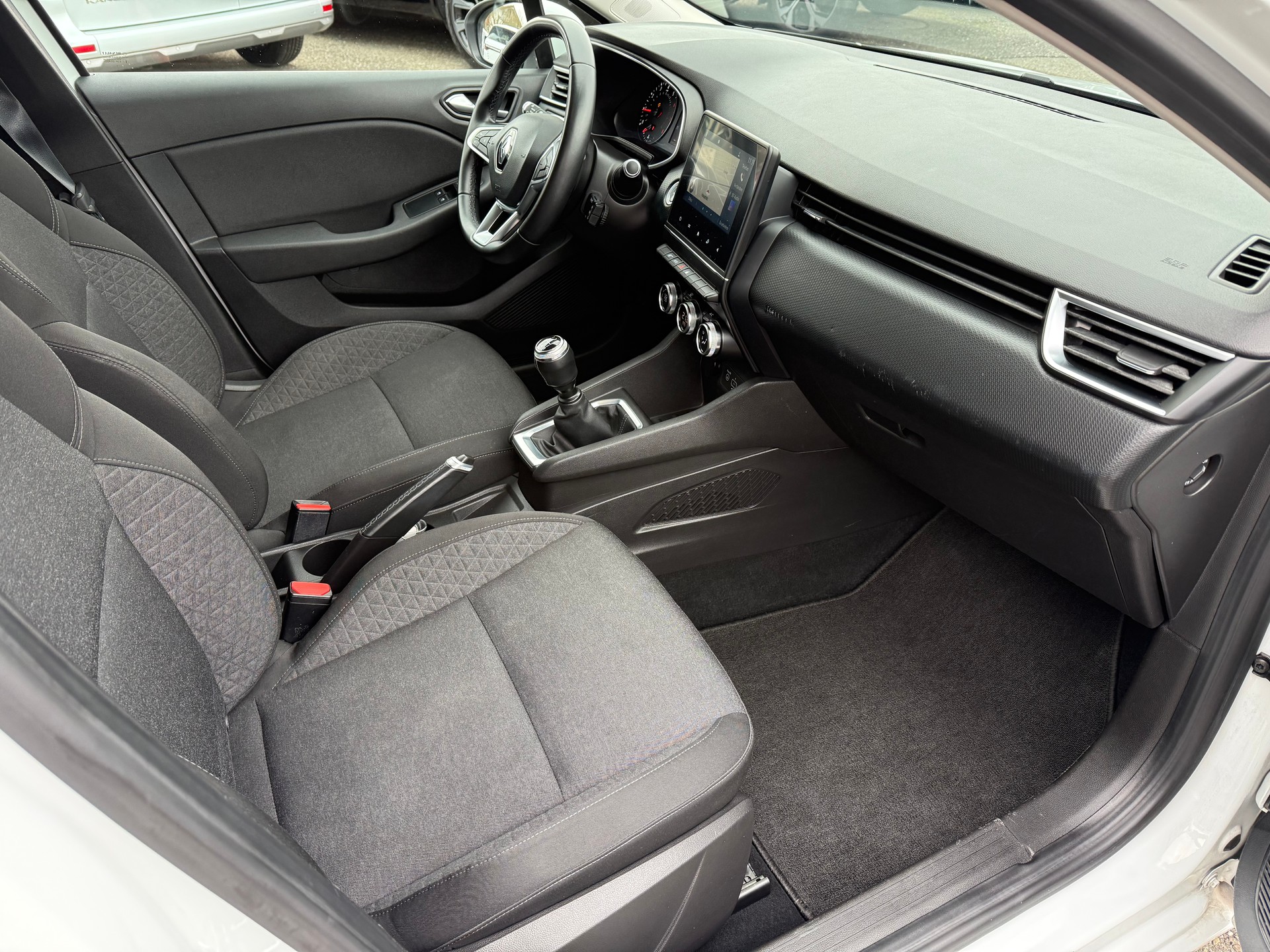 RENAULT Clio 1.0 Business-image-9