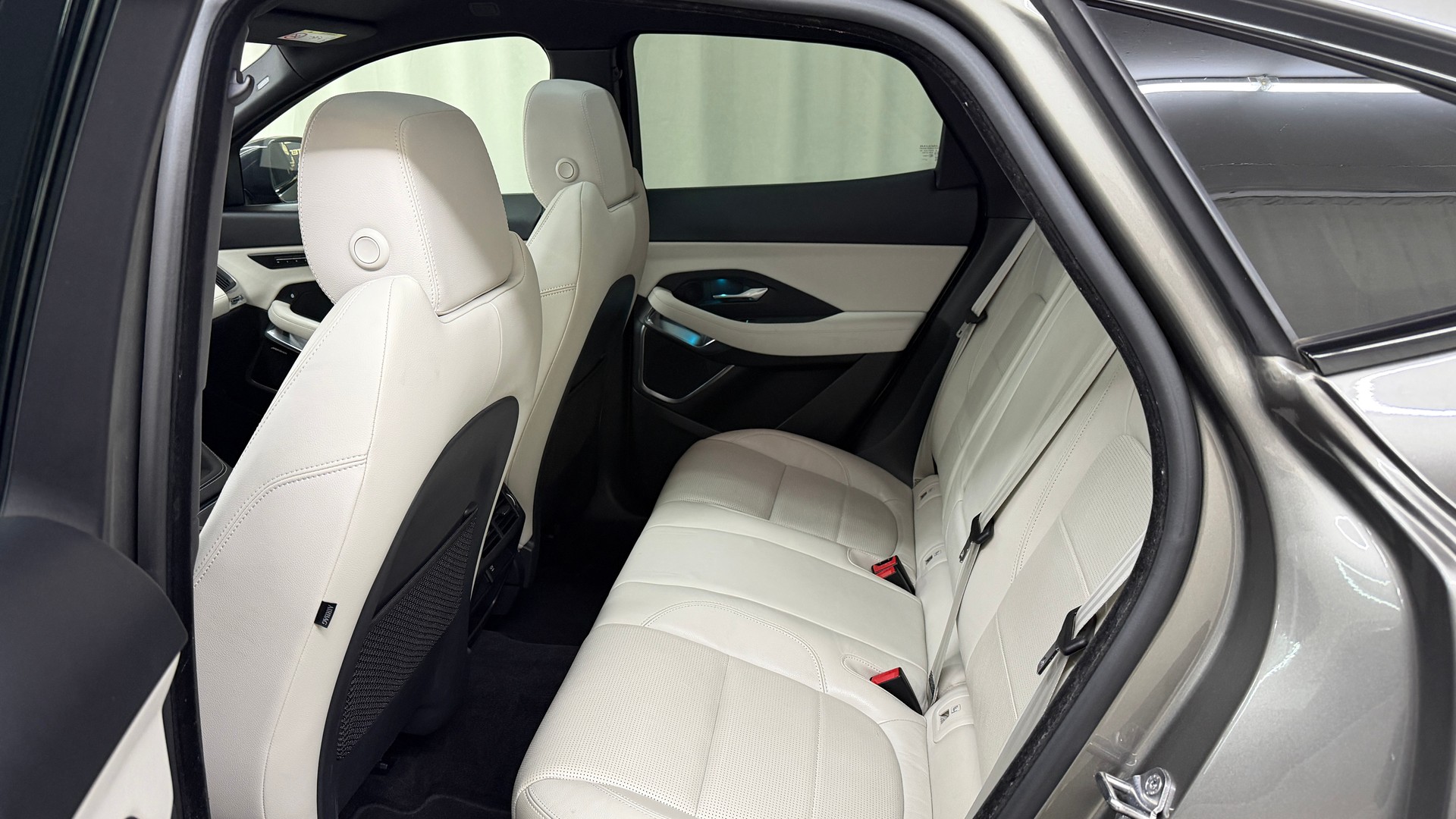 JAGUAR E-Pace 2.0d D240 R-Dynamic SE AWD Automatik-image-11