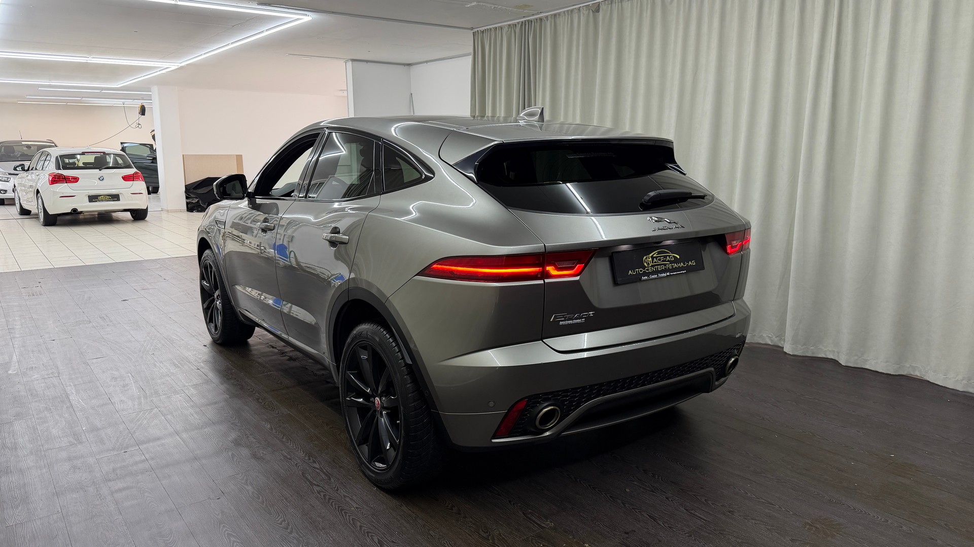 JAGUAR E-Pace 2.0d D240 R-Dynamic SE AWD Automatik-image-5