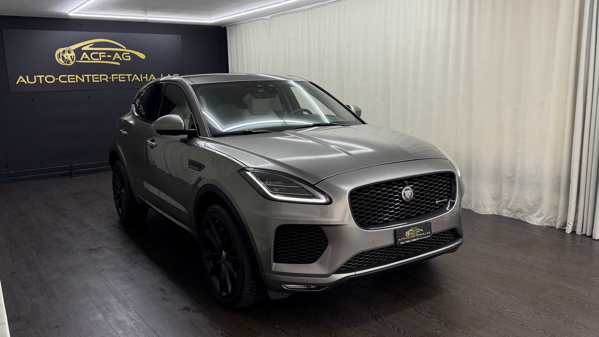 JAGUAR E-Pace 2.0d D240 R-Dynamic SE AWD Automatik-image-2
