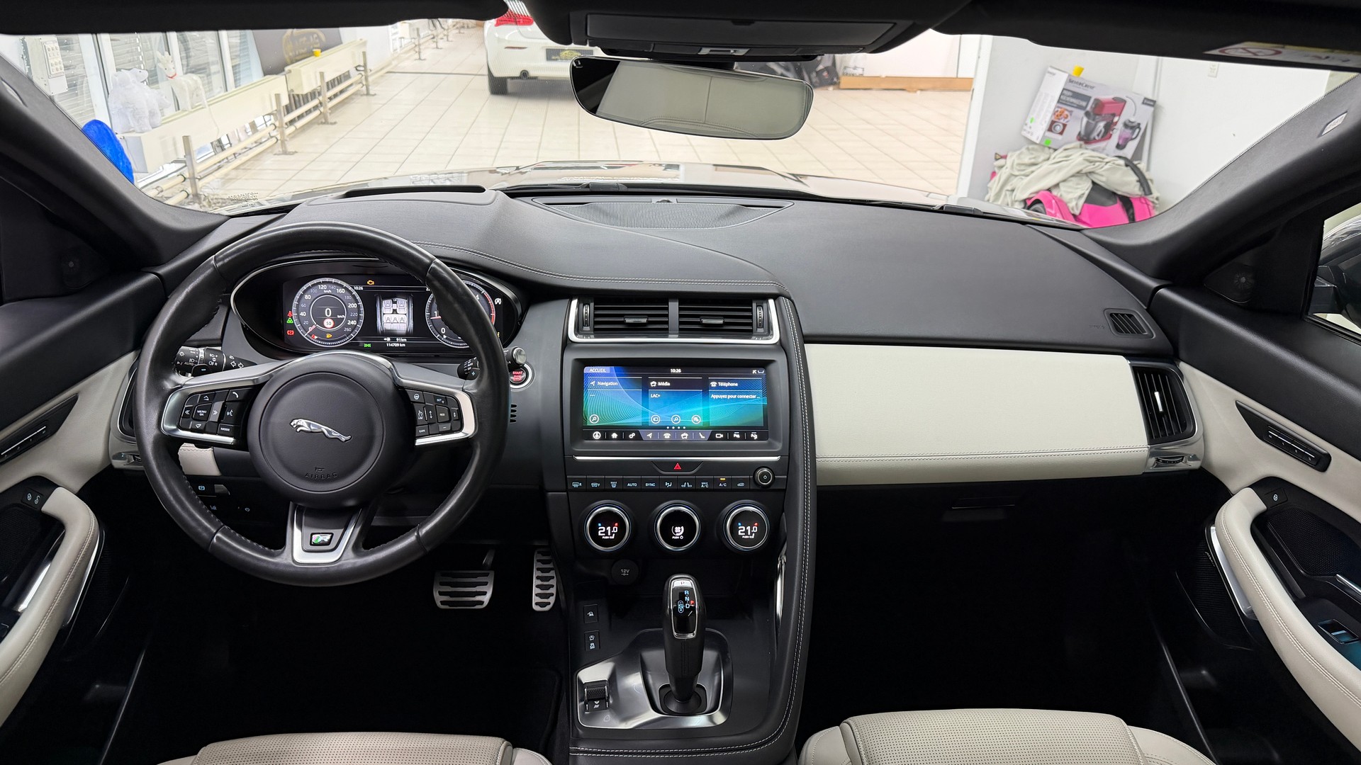 JAGUAR E-Pace 2.0d D240 R-Dynamic SE AWD Automatik-image-7